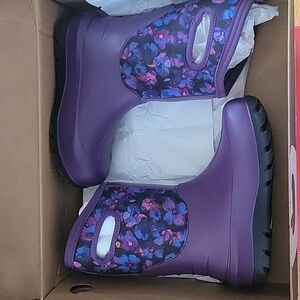 Bogs Neo Classic Winter Snow Boot, Size 2